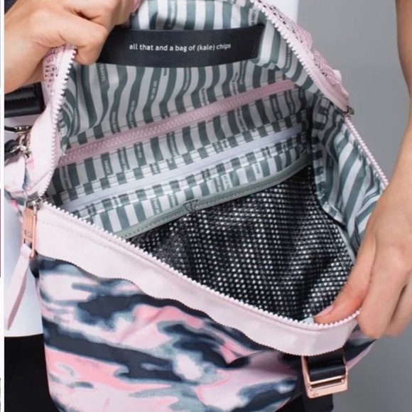 Lululemon Wamo Camo Go Lightly Bag - Picture 7 of 16